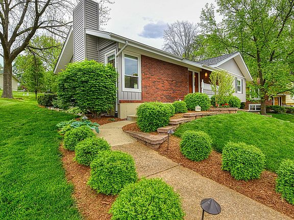 3rd image of 1440 Farmington Ct