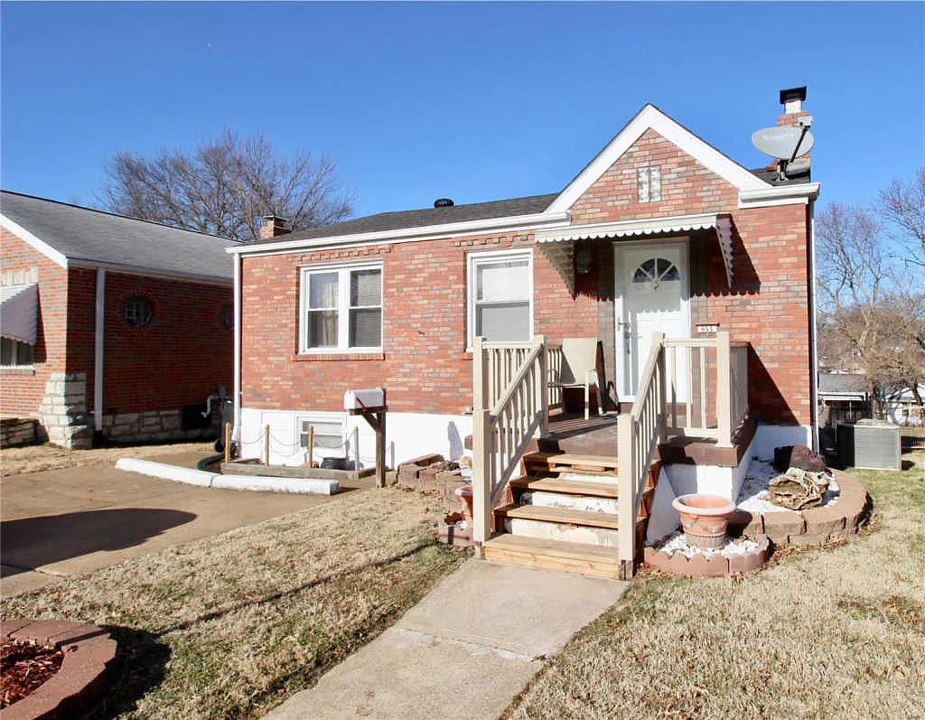 653 Bellsworth Ct photo 1