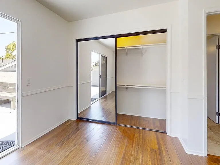 2BD/1BA Apartment in Belmont Heights — Photo 8