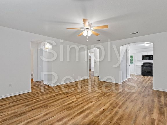3rd image of 1412 Hemphill St