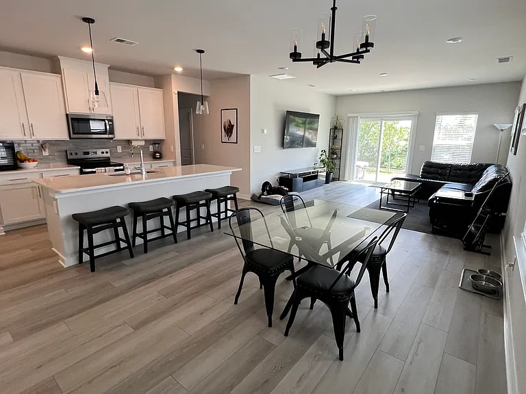 4256 Skyridge Dr — Photo 2