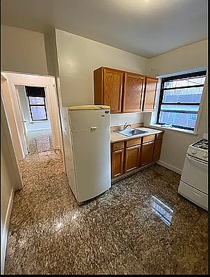 4th image of 259 W 55th St APT 5B