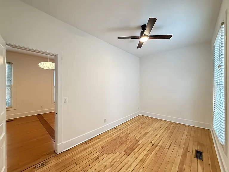 1111 W Roscoe St #2C — Photo 14