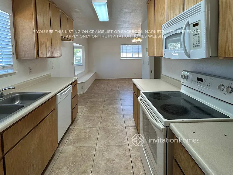 1520 Gladstone Dr — Photo 6