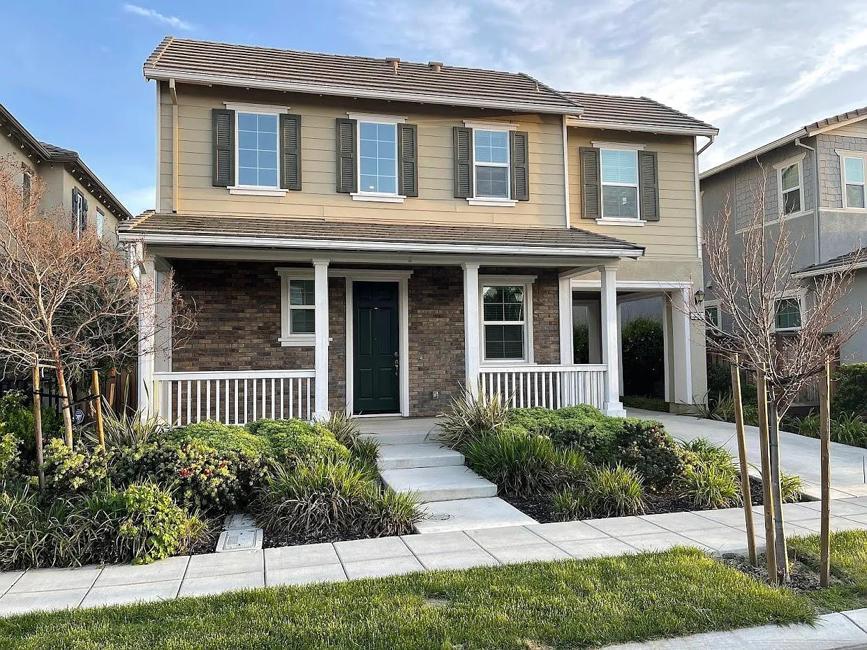 538 E Marcello Ave — Photo 1