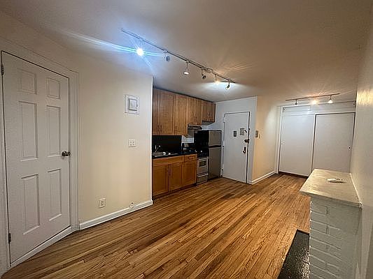 2nd image of 7 Jane St APT 4R