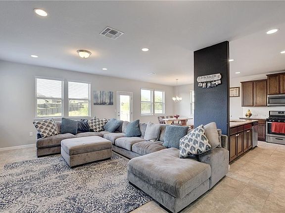 4th image of 409 Eagle Brook Ln