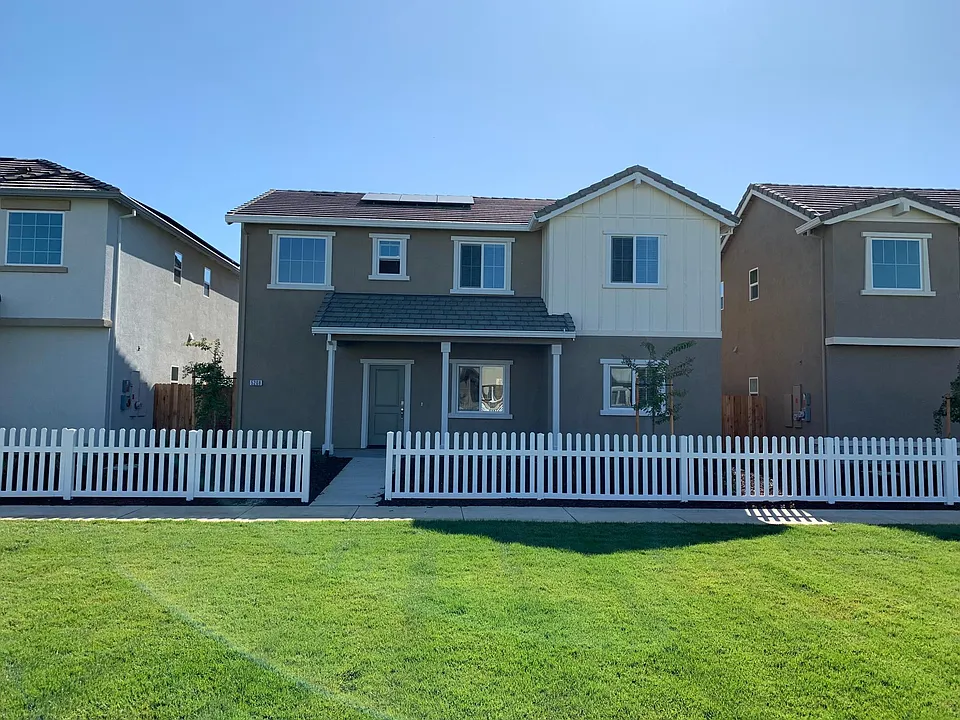 5208 Natalie Walk