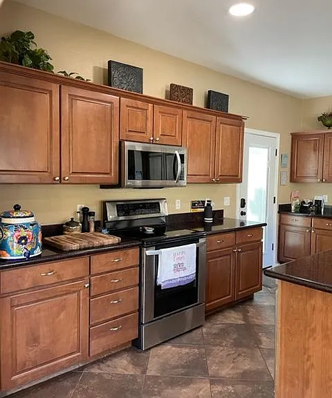 449 Phelps Dr — Photo 4