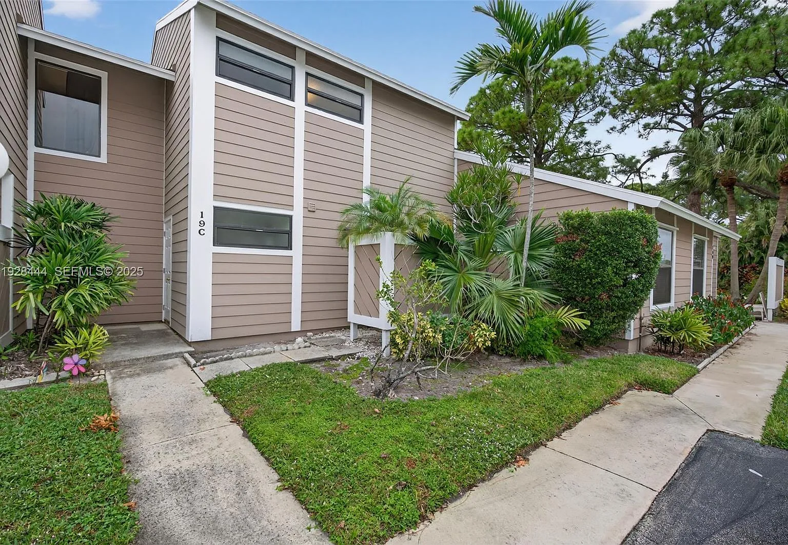 2 bed, 2.5 bath, 1284 sqft, $2,350 — Photo 1