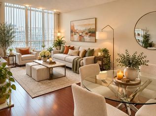 81 Townsgate Dr #PENTHOUSE 106, Vaughan, ON L4J8E6
