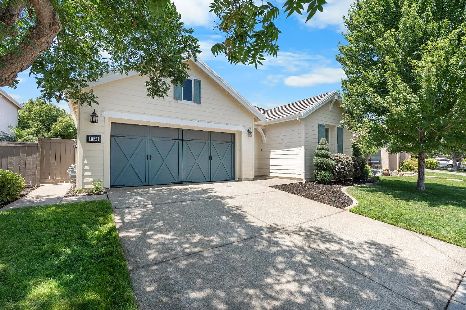 1234 Tiverton Ln photo 1