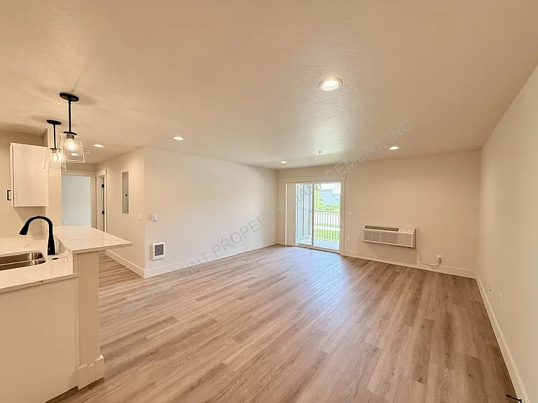 424 S Olive Ave #104 — Photo 15