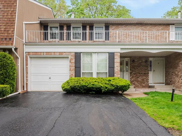 121 Terrace Court #121, Woodbury, NY 11797