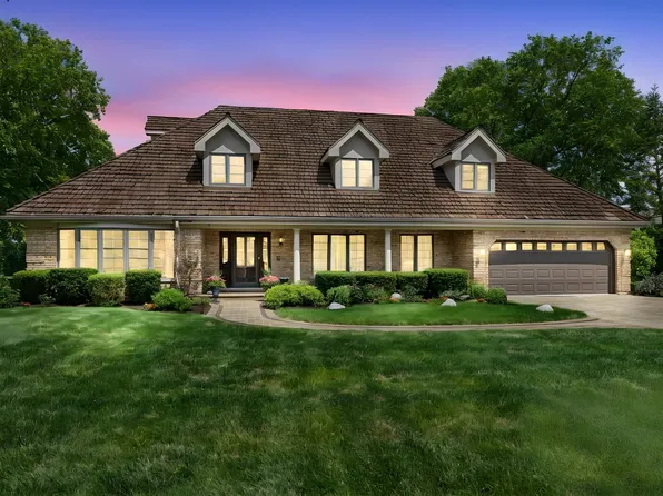 8425 Charleston Dr, Burr Ridge, IL 60527