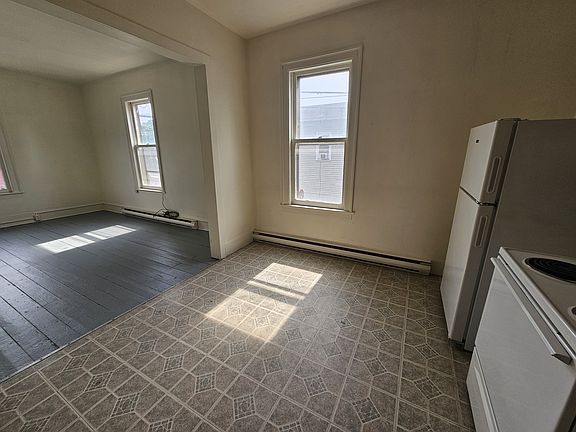 4th image of 100 Main St #1