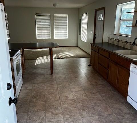 3rd image of 2979 38th Ave NE
