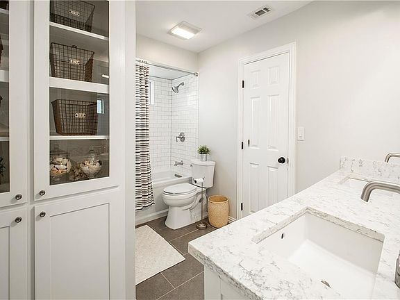 3rd image of 1000 Pecan Dr