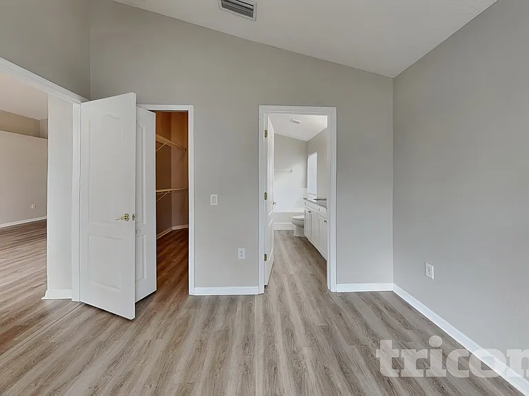 10041 Creek Bluff Dr — Photo 6