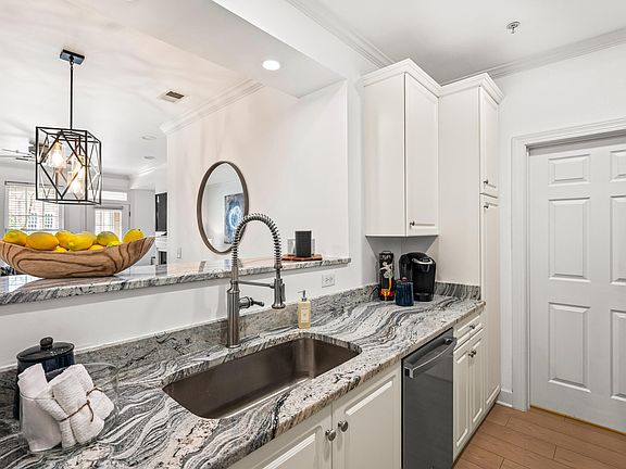 3rd image of 100 Northbrook Dr APT 101