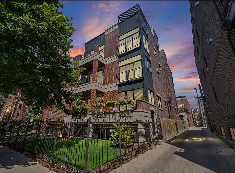 831 N Paulina St #2E