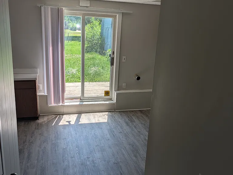 21712 Lakeview St — Photo 9