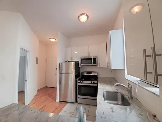 Rented by Skyline Group Real Estate | media 12