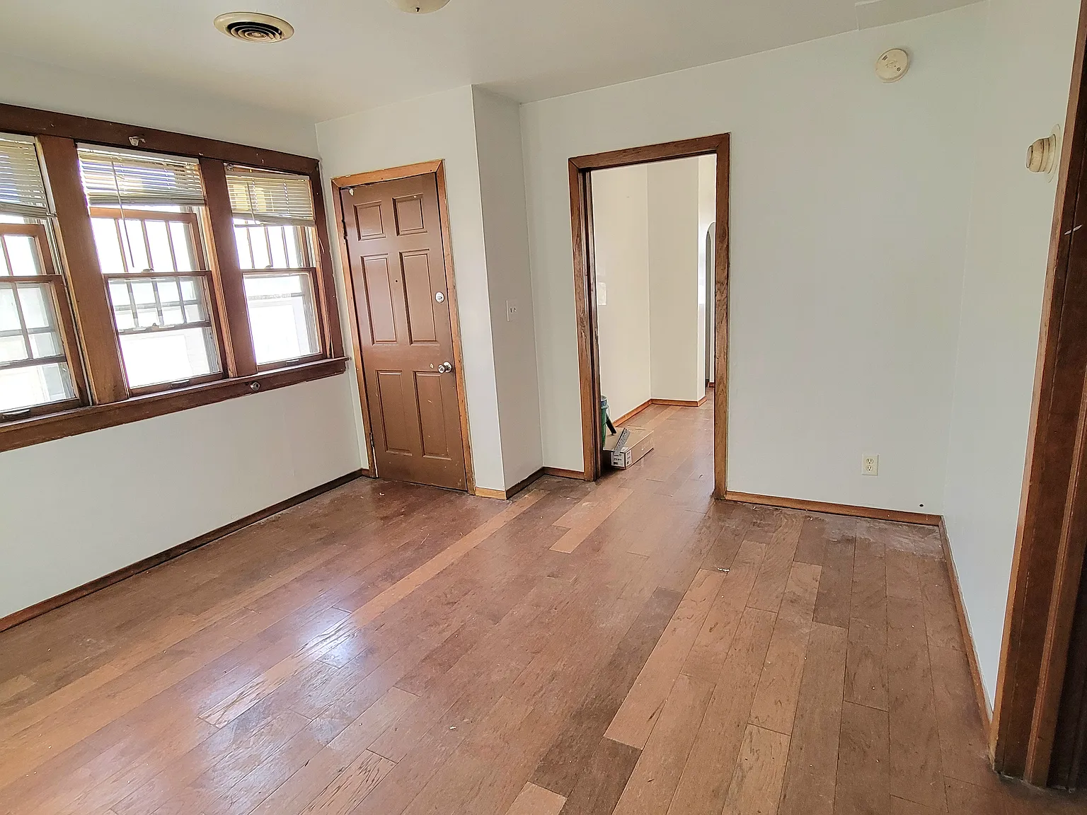 2 bed, 920 sqft, $1,300 — Photo 3