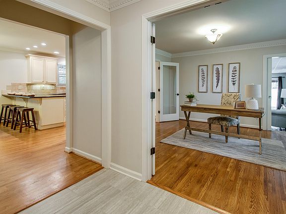 3rd image of 817 Forest Hills Dr