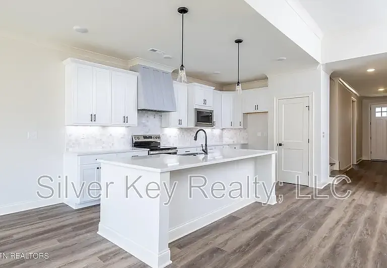 141 Park St — Photo 3