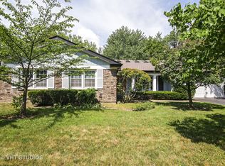 1108 White Mountain Dr, Northbrook, IL