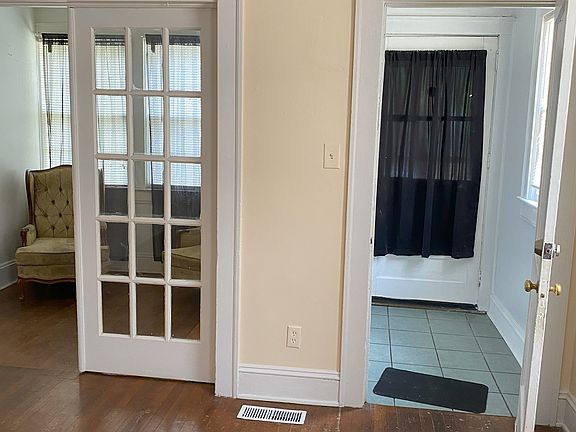 Sitting Room next to front entrance