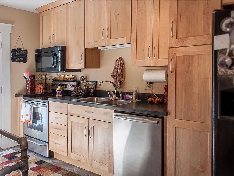 735 S Grand Ave — Photo 9