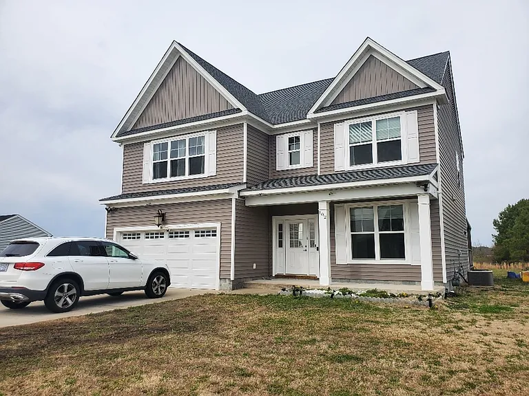 102 Stedman Ln W — Photo 1