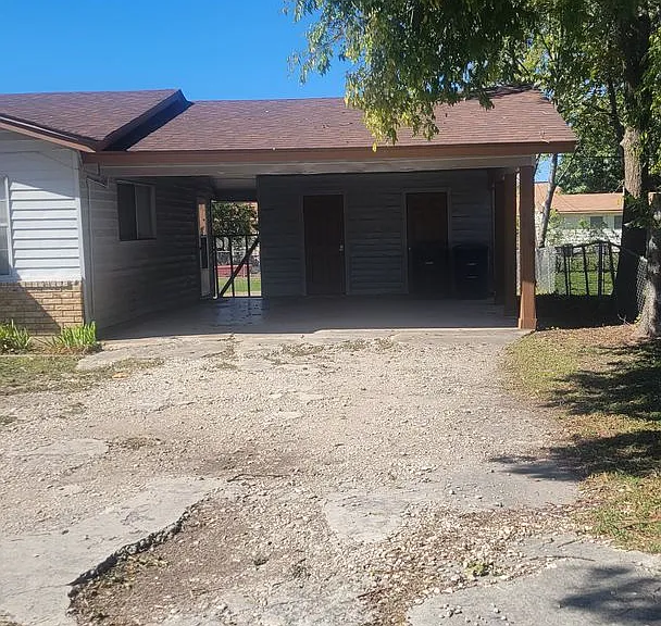 808 Mary St — Photo 3