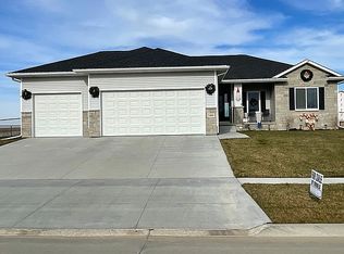 1426 E 9th St, Hickman, NE 68372