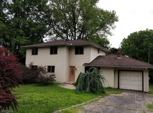 35 Gormley Ln, Butler, NJ 07405