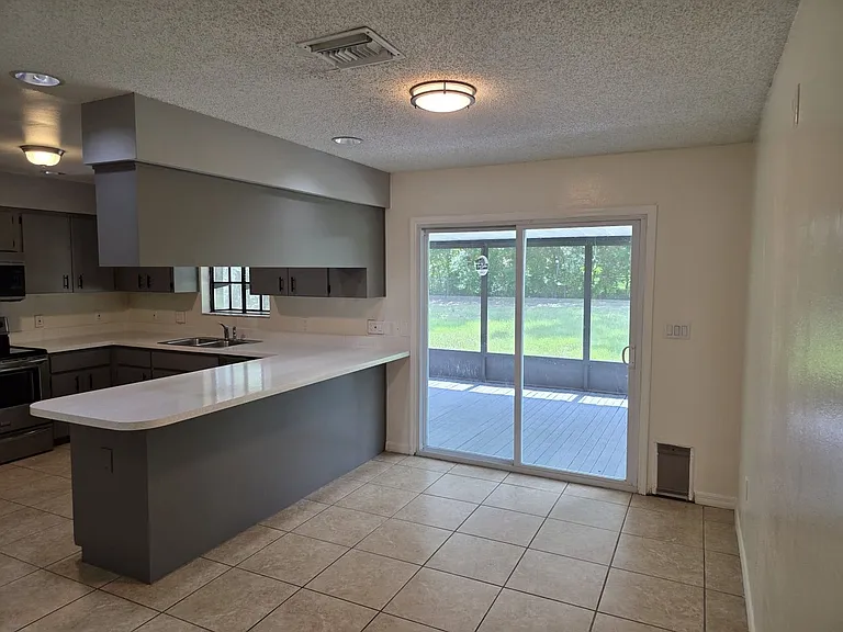 619 Knowles Rd — Photo 9