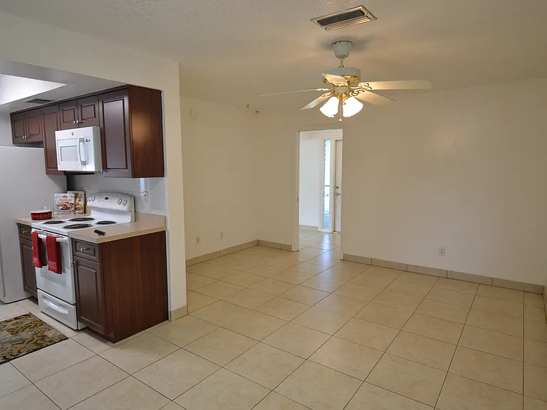 2357 White Oak Cir — Photo 20