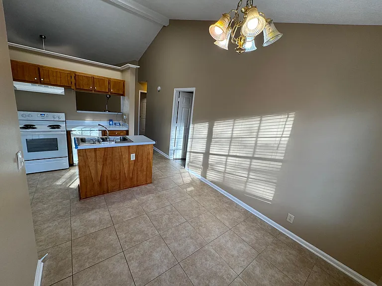 612 N Stonegate Dr — Photo 6