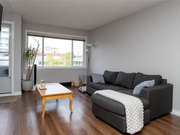 3931 Shelbourne St #315, Saanich, BC V8P 4H9