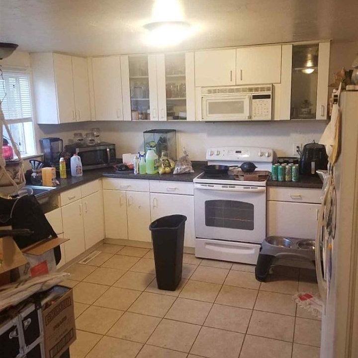 2nd image of 3087 1/2 Glendale Way