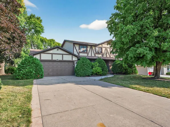3925 Gresham Cir N, Oakdale, MN 55128