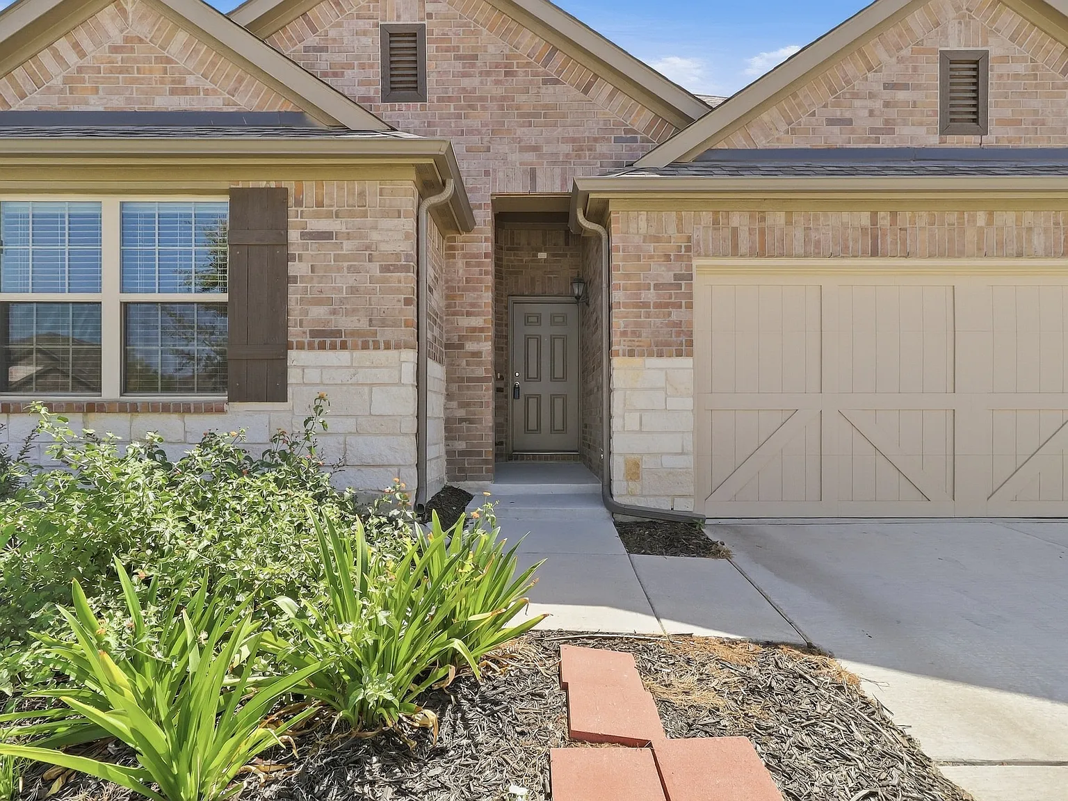 4 bed, 1934 sqft, $2,600 — Photo 4