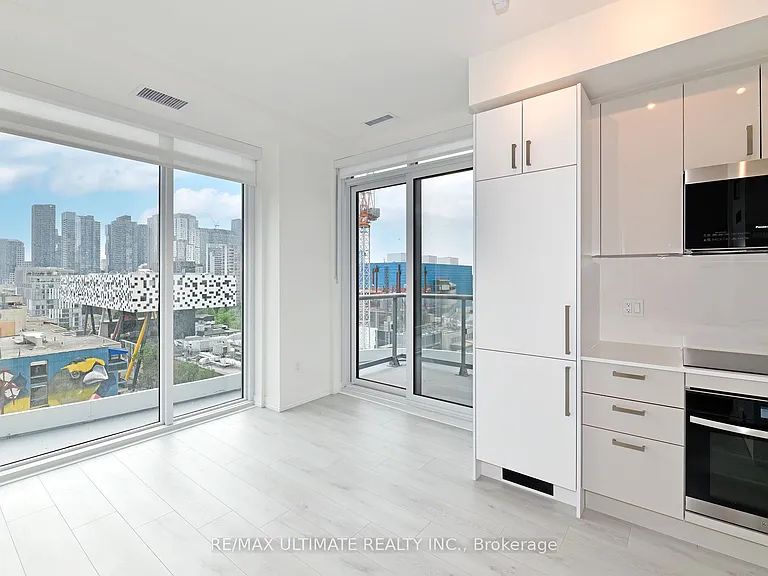 280 Dundas St W #1011 — Photo 1