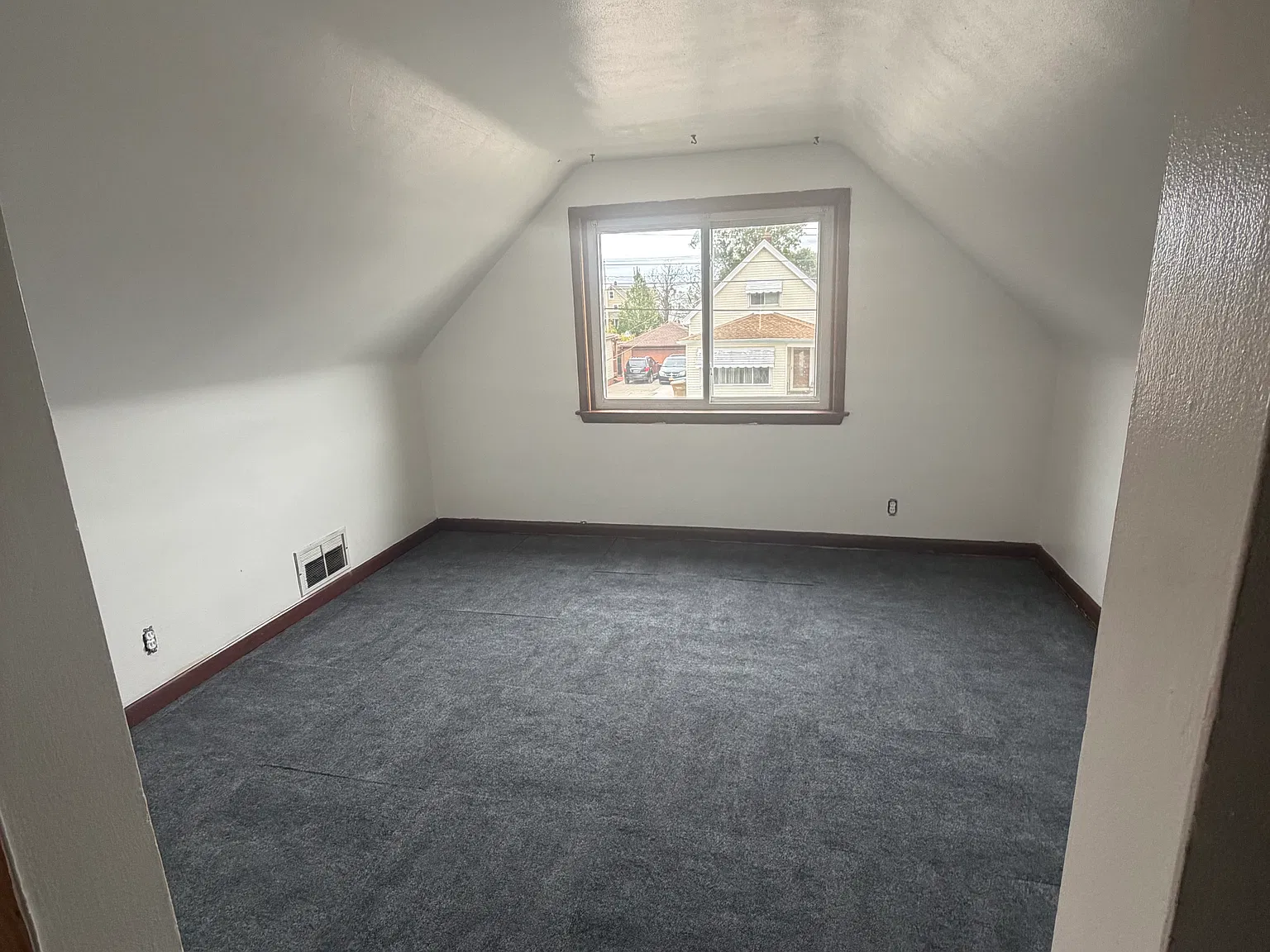 2 bed, 1000 sqft, $1,050 — Photo 3