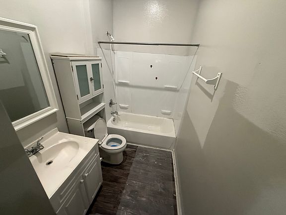 3rd image of 334 E Main St APT 3