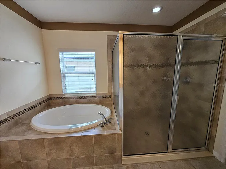 2246 Waukegan Dr — Photo 20