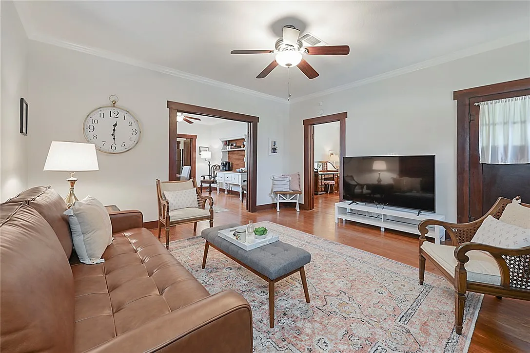 3 bed, 1214 sqft, $2,000 — Photo 2