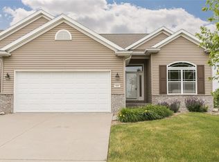 990 Grey Wolf Ct, Hiawatha, IA 52233